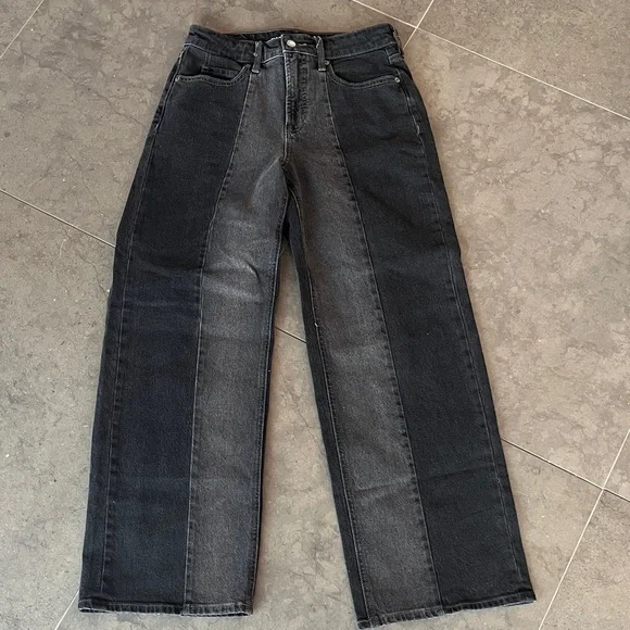 Old Navy Extra High-Rise Sky-Hi Wide Leg two-toned Jean w/secret smooth pockets. - Picture 1 of 6
